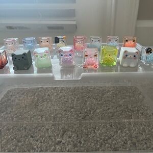 Lot of 16 Square Cat Figures